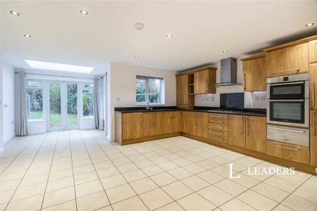 5 bedroom semi-detached house to rent - Photo 5