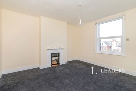 2 bedroom apartment to rent North Parade, Lowestoft, Suffolk, NR32 - Photo 3