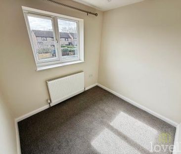 3 bedroom Semi-detached house To Let - Photo 1