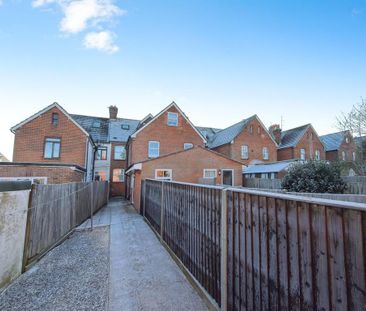 1 bedroom ground floor maisonette to rent - Photo 6