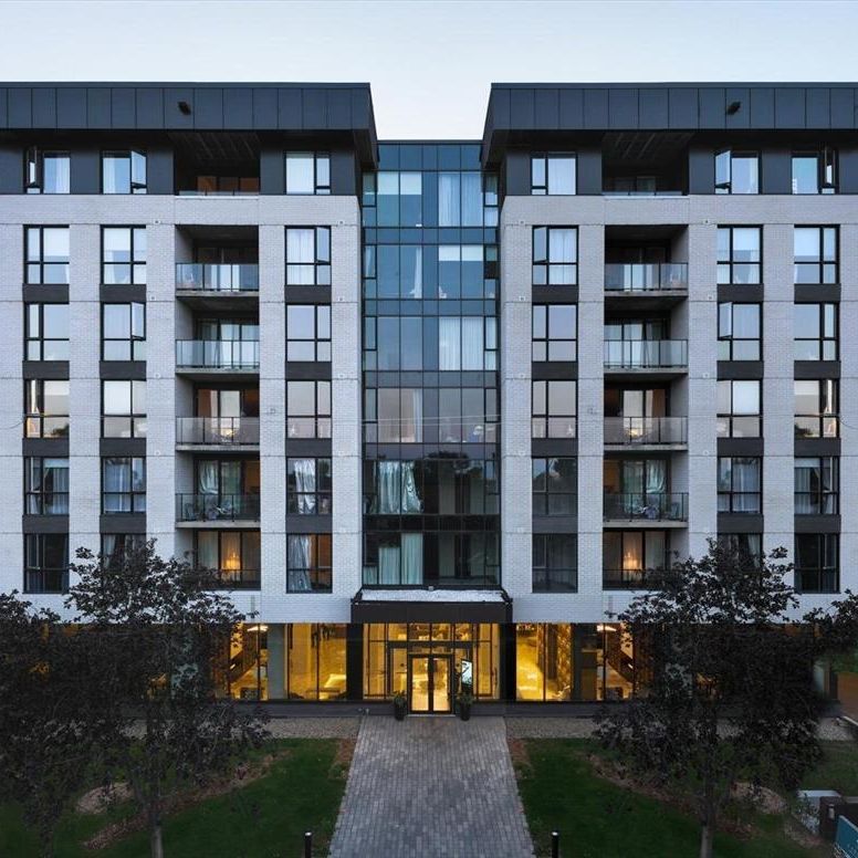 1 Bed, 1 Bath, Den - 815 Avenue Plymouth, Mont-Royal - Photo 1