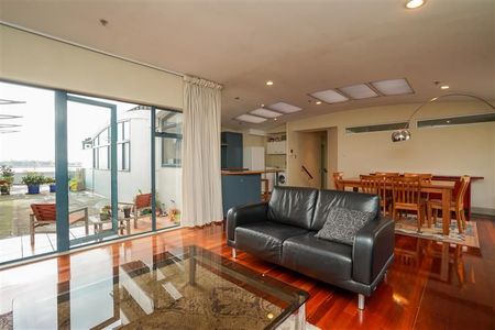 Furnished Apartment with Water views - Photo 3