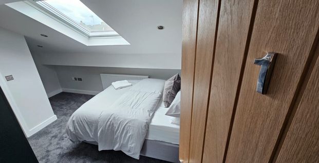 Room 1, Longroyd Terrace, Beeston, LS11 5HJ - Photo 1