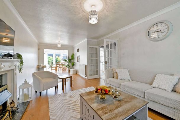 A three bedroom terrace house close to Cheltenham Town Centre - Photo 1