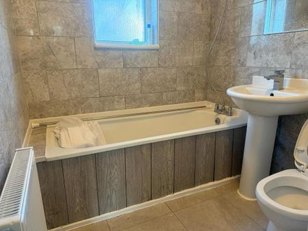 5 bedroom detached house to rent - Photo 5