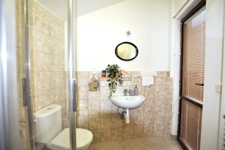 Pronájem podkrovního bytu 1+kk, 28 m - Fotografie 3