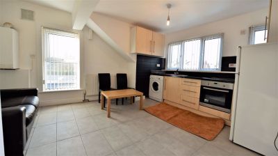 2 bedroom Flat in Cardigan Road, Leeds - Photo 5