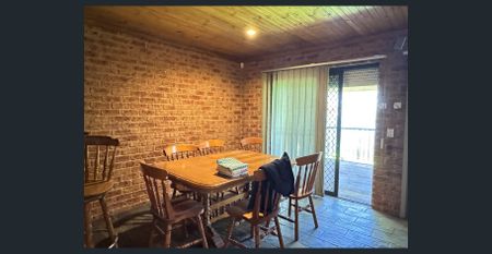 Fresh, Bright & Spacious – Perfect Family Living in Doonside! - Photo 2