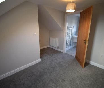 3 bedroom semi-detached house to rent - Photo 1