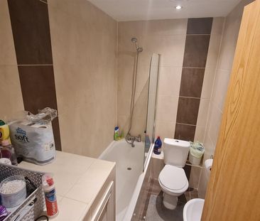 Colum Road Cardiff - Photo 5