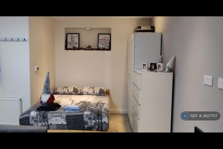 Studio to rent - Photo 3