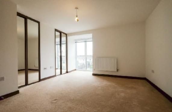 4 bedroom parking to rent - Photo 1