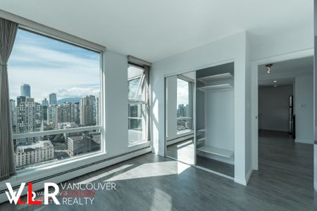 Condo in Downtown Vancouver, BC - Photo 3