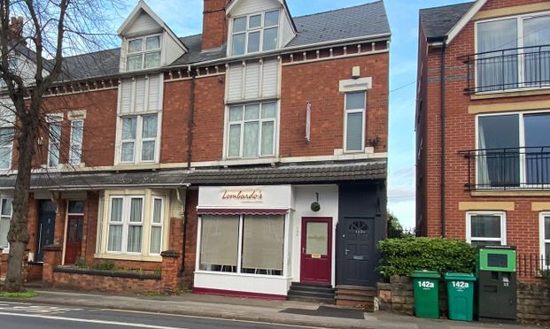 Owner Managed: All Bills Inclusive: Fully Licenced Property: Room 2 - Photo 1