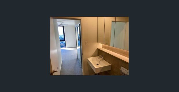 Impressive 100m2 Apartment in Popular West Village! - Photo 1