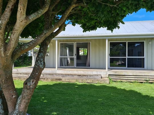 Cute cottage near beach - Photo 1