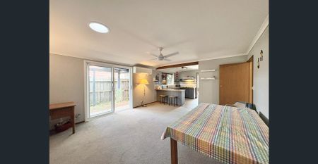 Charming Home with Stunning Gardens & Renovated Bathroom - Photo 3