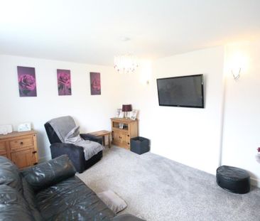 3 bedroom mews to rent - Photo 2
