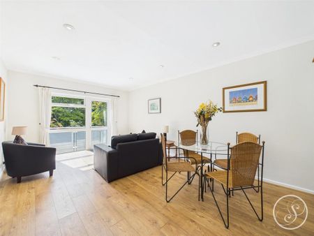 2 bedroom flat to rent - Photo 2