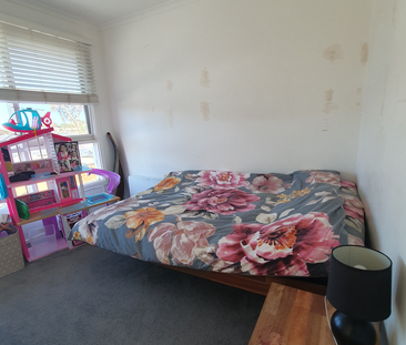 9 Centenary Avenue, Melton, VIC - Photo 6