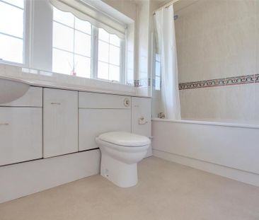 3 bedroom end of terrace house to rent - Photo 4