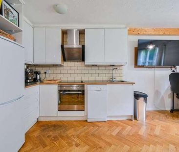 Heddington Grove, Hillmarton Conservation Area, N7 - Photo 6