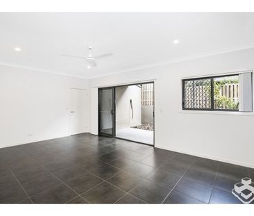 3 BEDROOM TOWNHOUSE IN POOL COMPLEX - Photo 5