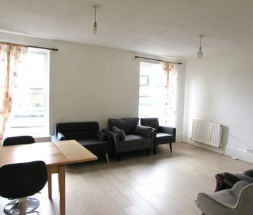 3 bedroom flat to rent - Photo 1