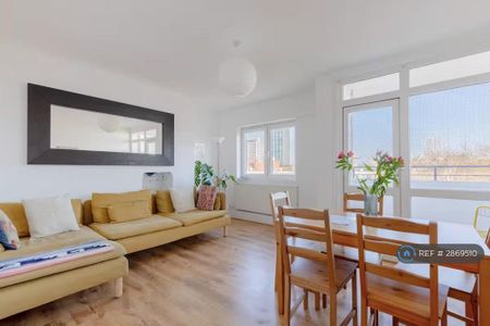 4 bedroom flat to rent - Photo 2