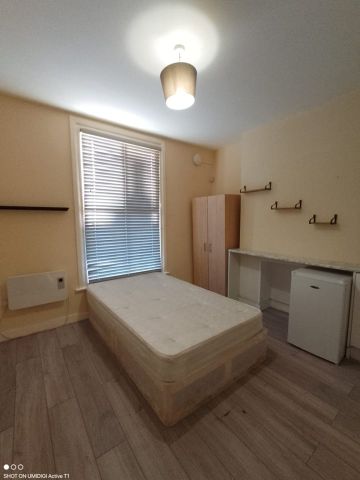 Studio Flat, Sandhurst Road, SE6 - Photo 4