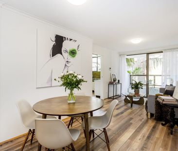 Light-filled one-bedroom with leafy balcony - Photo 2
