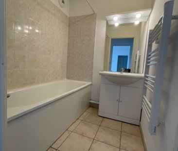 BEAU T2 EN RESIDENCE SECURISEE AVEC BALCON ET PARKING REMICOURT CHA... - Photo 6