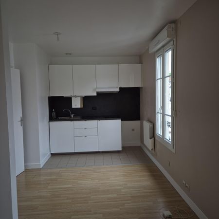 Location Appartement 1 pièce 25m² ST MAUR DES FOSSES 94100 - Photo 2