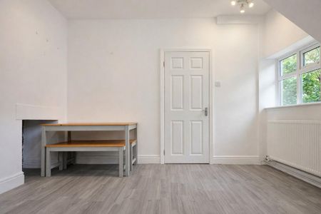 2 bedroom semi-detached house to rent - Photo 3