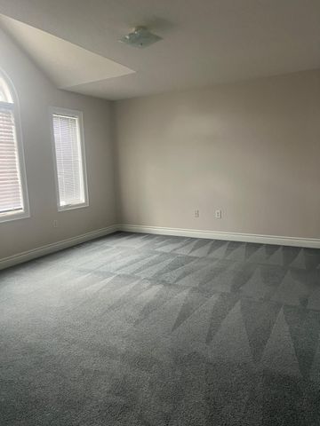 For Lease - 104 Bonistel Crescent Unit# Main and 2nd Floor, Brampton, Ontario - Photo 2