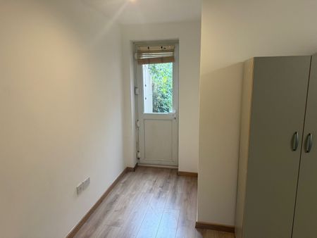 Studio Flat, Hendon Way, NW2 - Photo 5