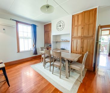 Cozy 3-Bedroom bungalow with Bonus Family Room - Photo 2