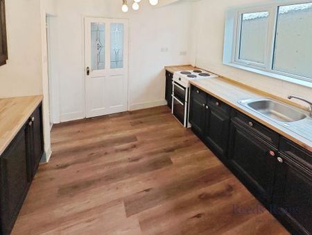 3 bedroom semi-detached house to rent - Photo 2