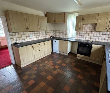 2 bedroom semi-detached house to rent - Photo 5