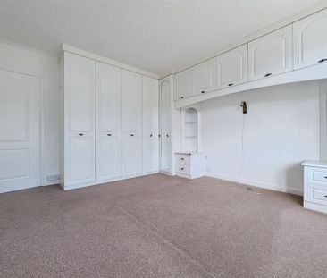 3 bedroom semi-detached bungalow to rent - Photo 3