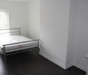 4 bedroom flat to rent - Photo 3