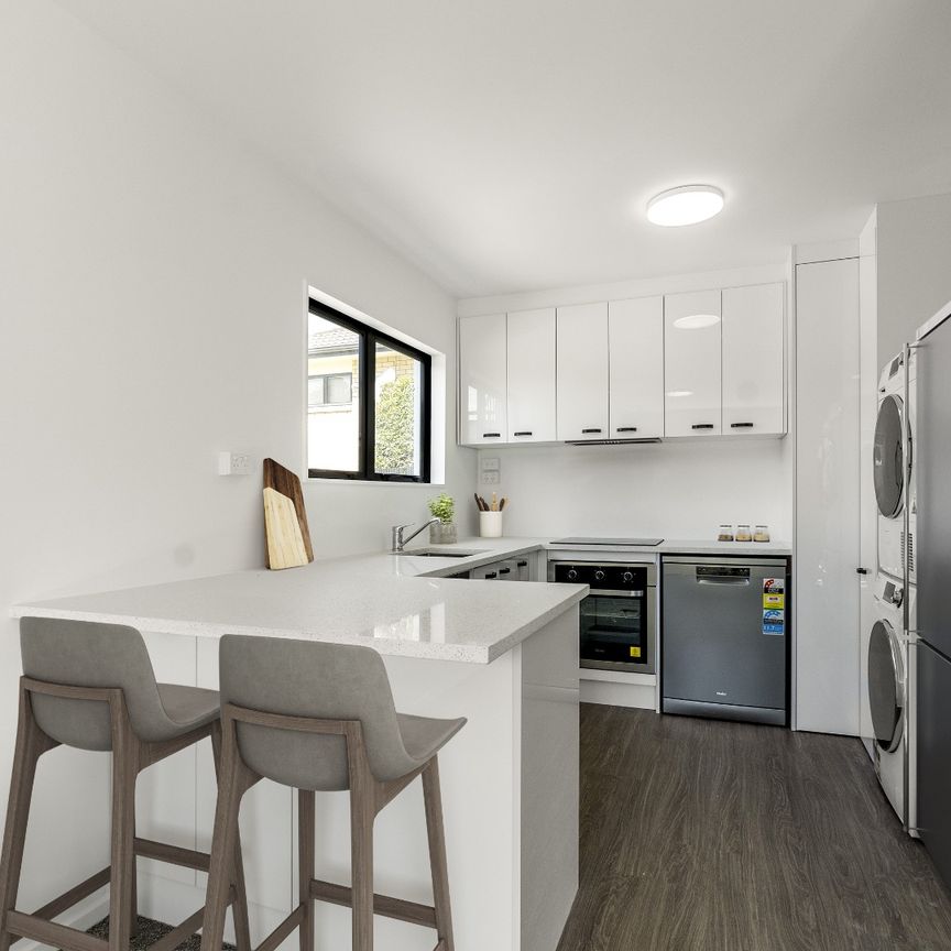 Newly renovated sunny 2 bedroom unit in prime location - Photo 1