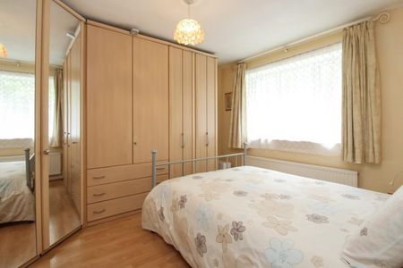 2 bedroom Flat To Let - Photo 4
