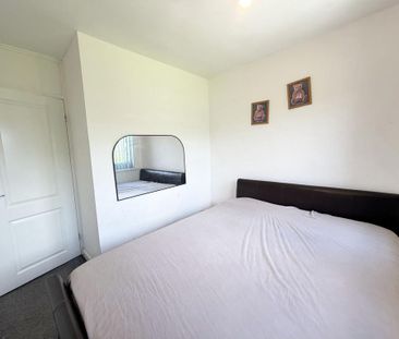 3 bedroom flat to rent - Photo 5
