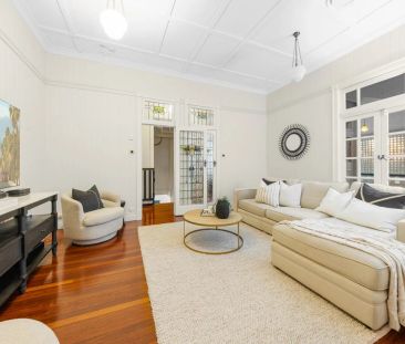 Grand Queenslander with Pool & Multiple Living Areas - Photo 2