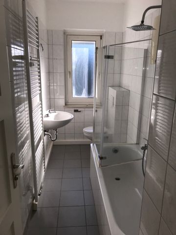 **Helle renovierte 3 Zimmer Wohnung mit Balkon im 4. Obergeschoss** - Photo 4