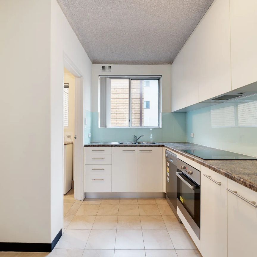 Spacious Two Bedroom Apartment Close to Lane Cove Village - Photo 1