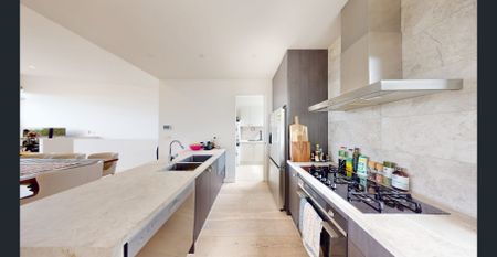 A Rare Fitzroy North Find: Space, Style and Location Combined - Photo 4