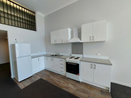 One Bedroom Central Apartment - Photo 3