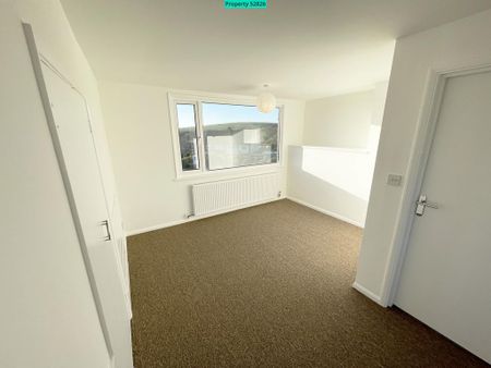 4 bedroom semi-detached house to rent - Photo 5